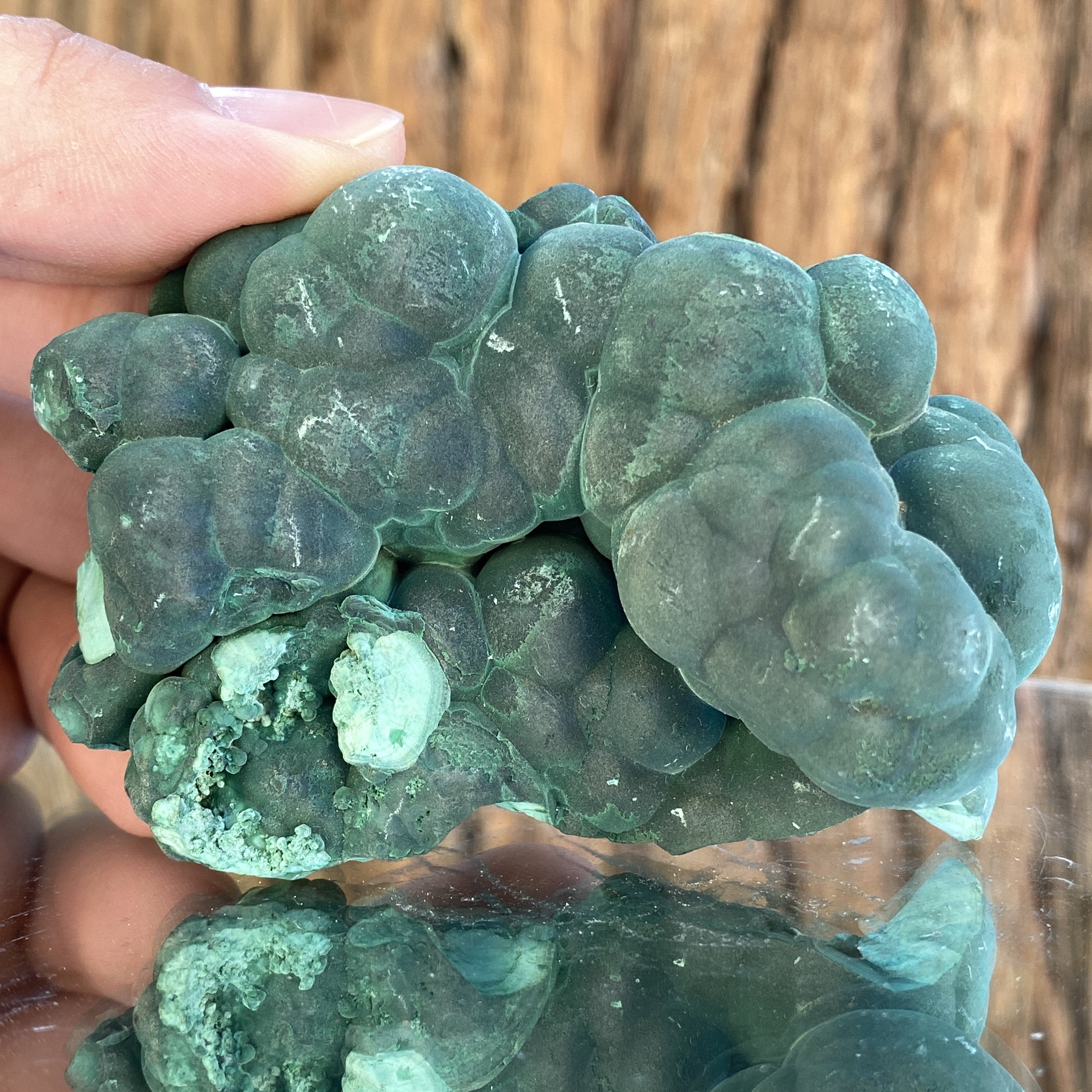 206g 9x6x5cm Green Shiny Malachite from Laos - Locco Decor