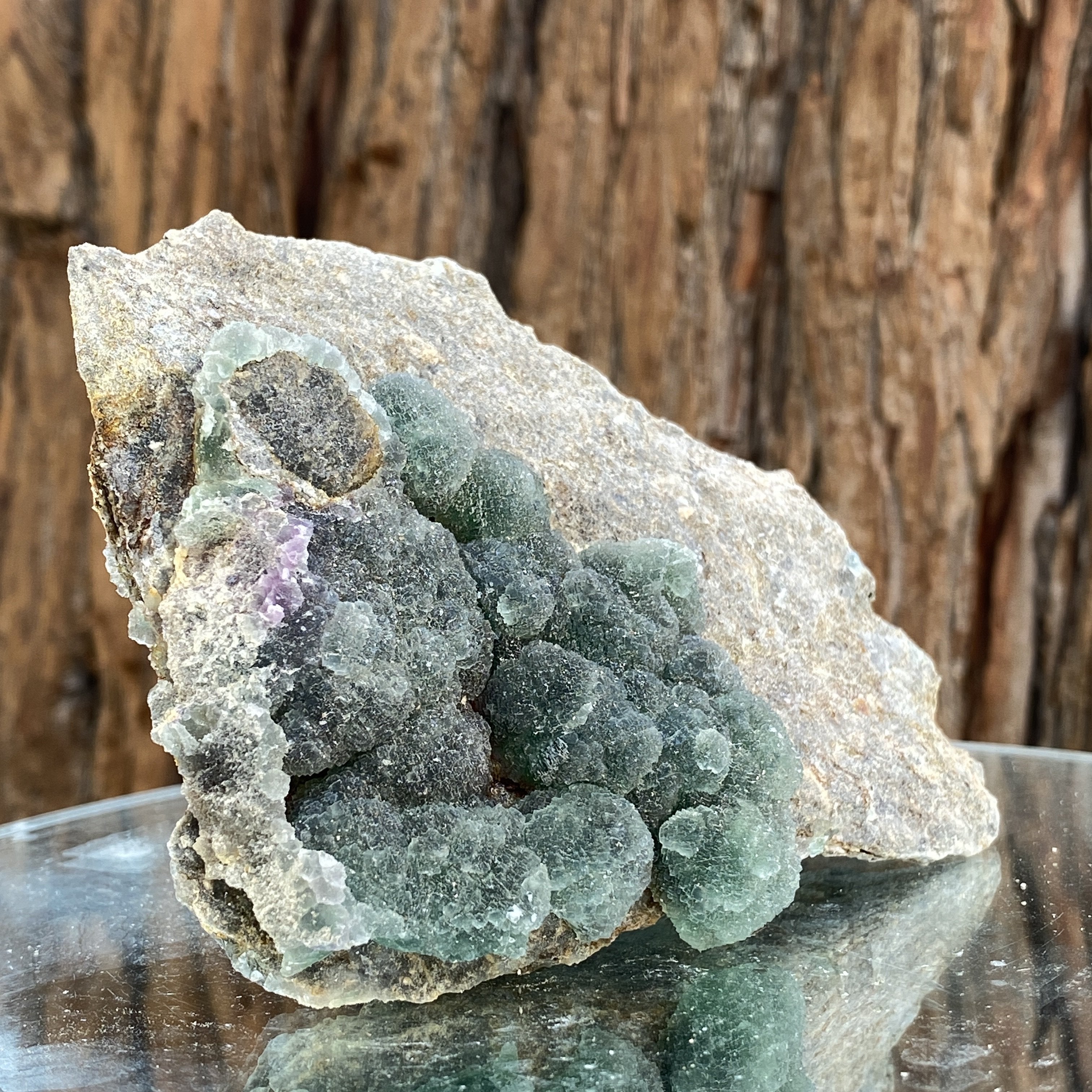 330g 13x8x4cm Green botryoidal Fluorite from China - Locco Decor