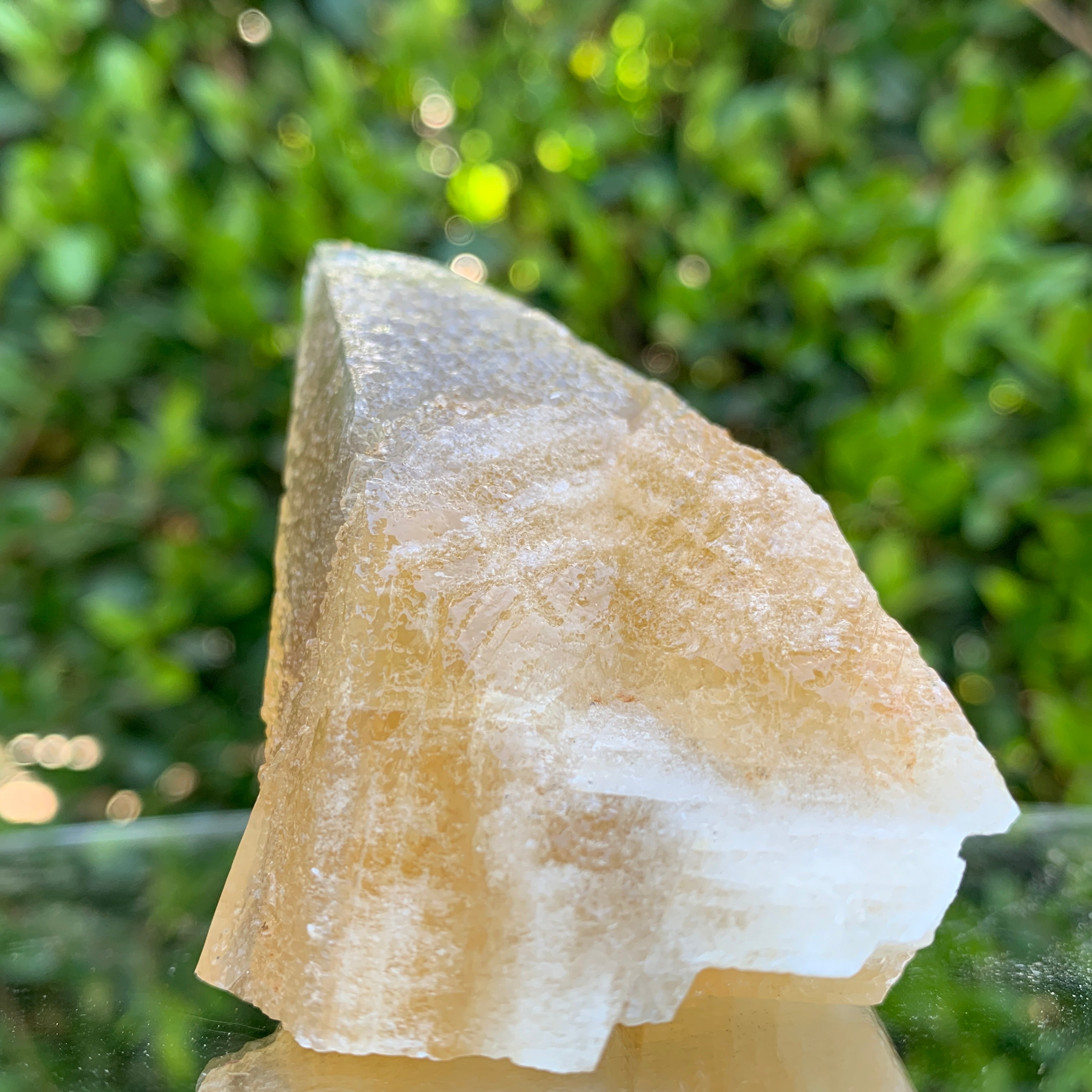 148.0g 8x5x4cm Gold Yellow Honey Calcite from China