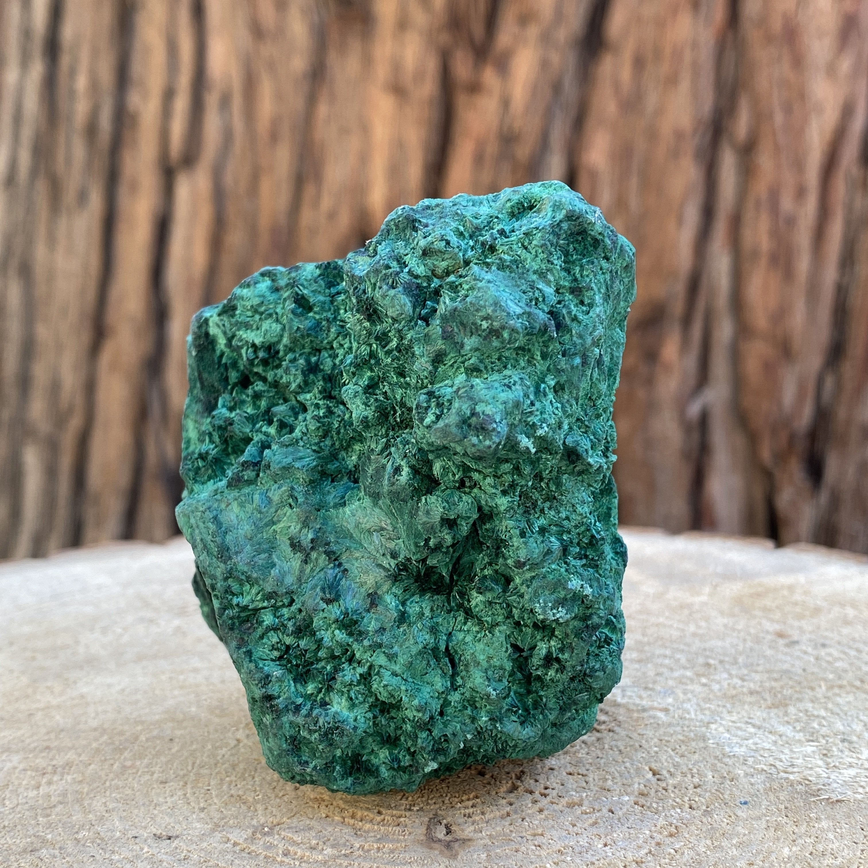 472g 8x7x6cm Green Shiny Malachite from Laos - Locco Decor
