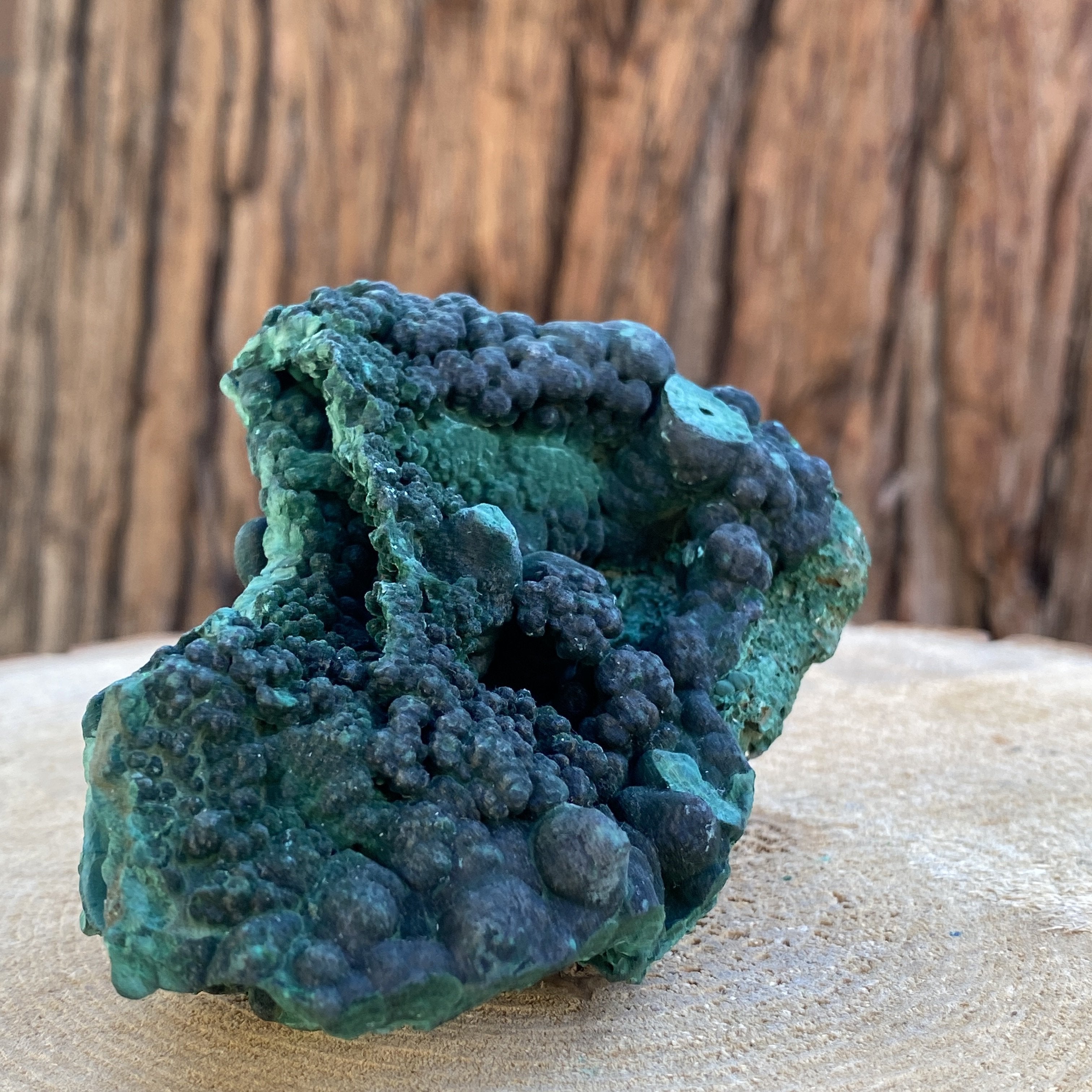 260g 10x8x5cm Green Shiny Malachite from Laos - Locco Decor