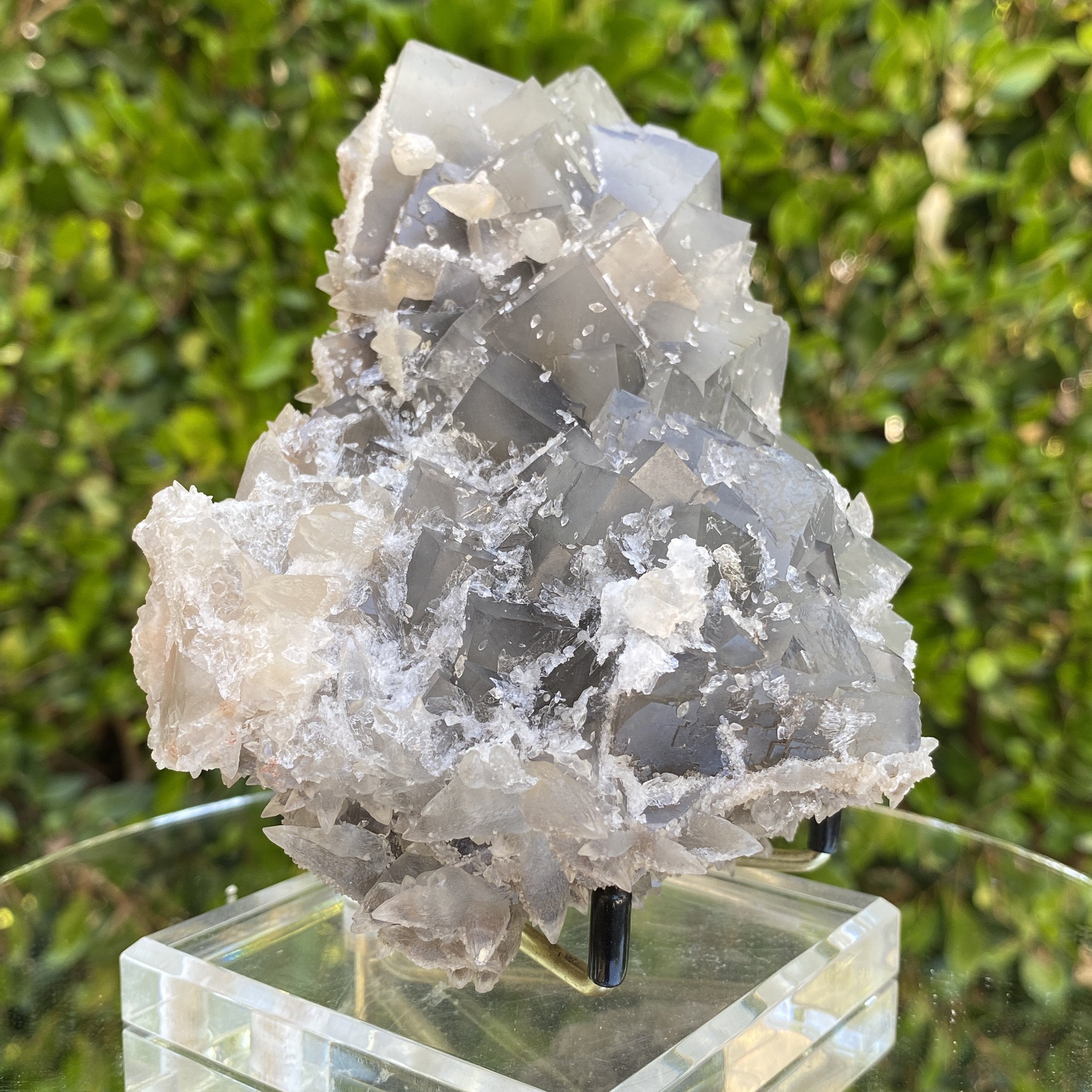 1.15kg 15x13x8cm Cubic Matrix White Calcite Spikes Grey Fluorite from Balochistan, Pakistan - Locco Decor