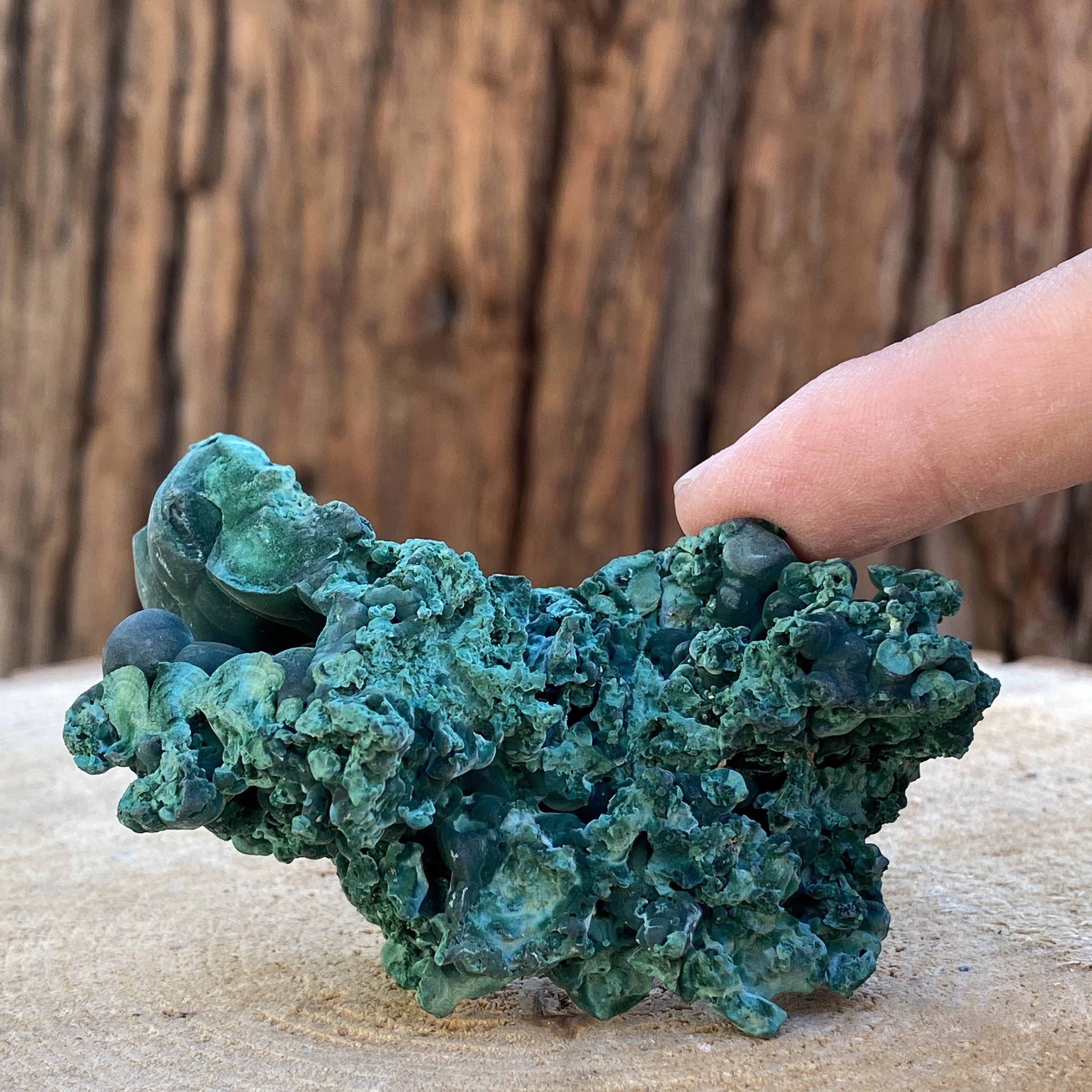120g 8x7x5cm Green Shiny Malachite from Laos - Locco Decor