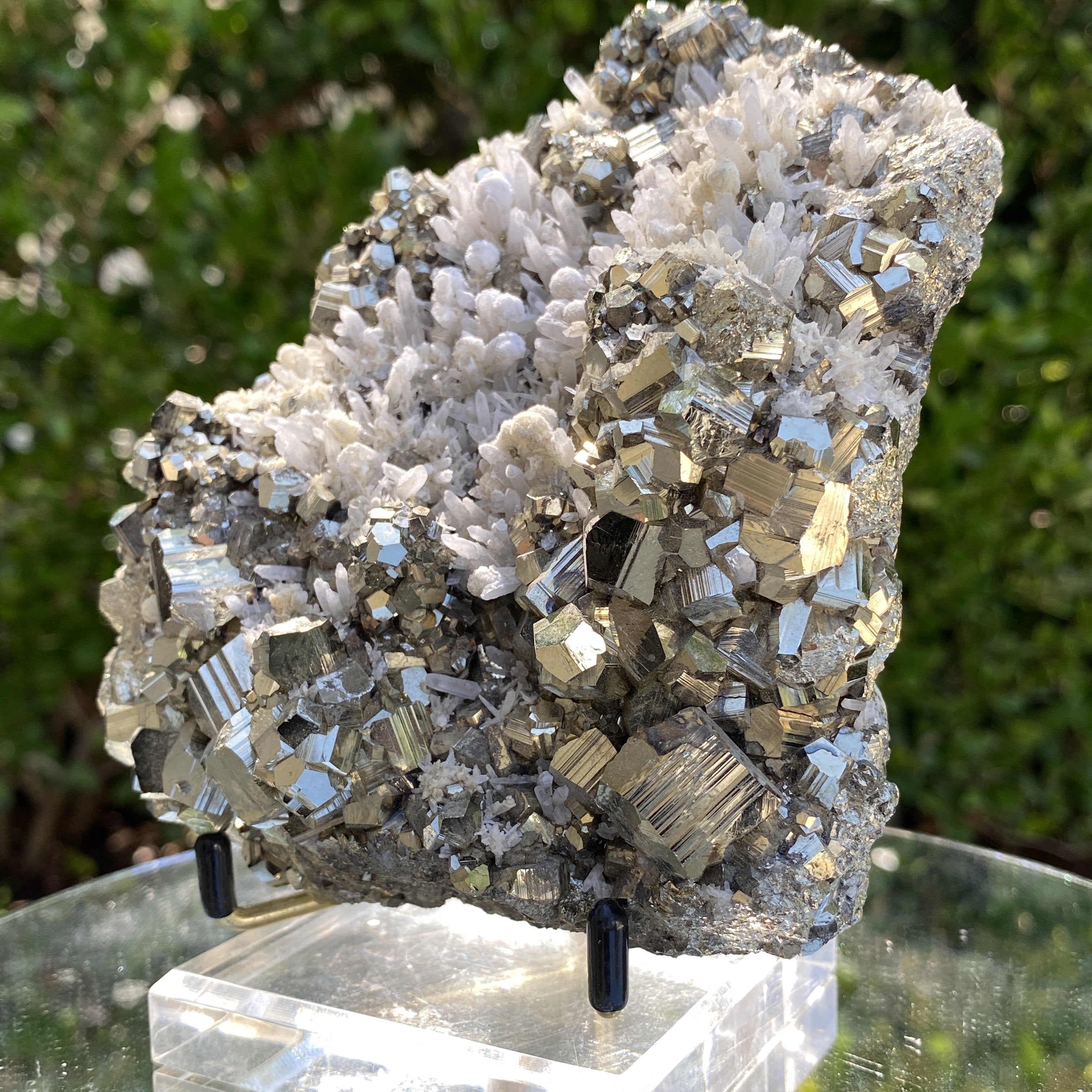 1.33kg 14x12x5cm Gold pyrite with Quartz Galena from Peru - Locco Decor