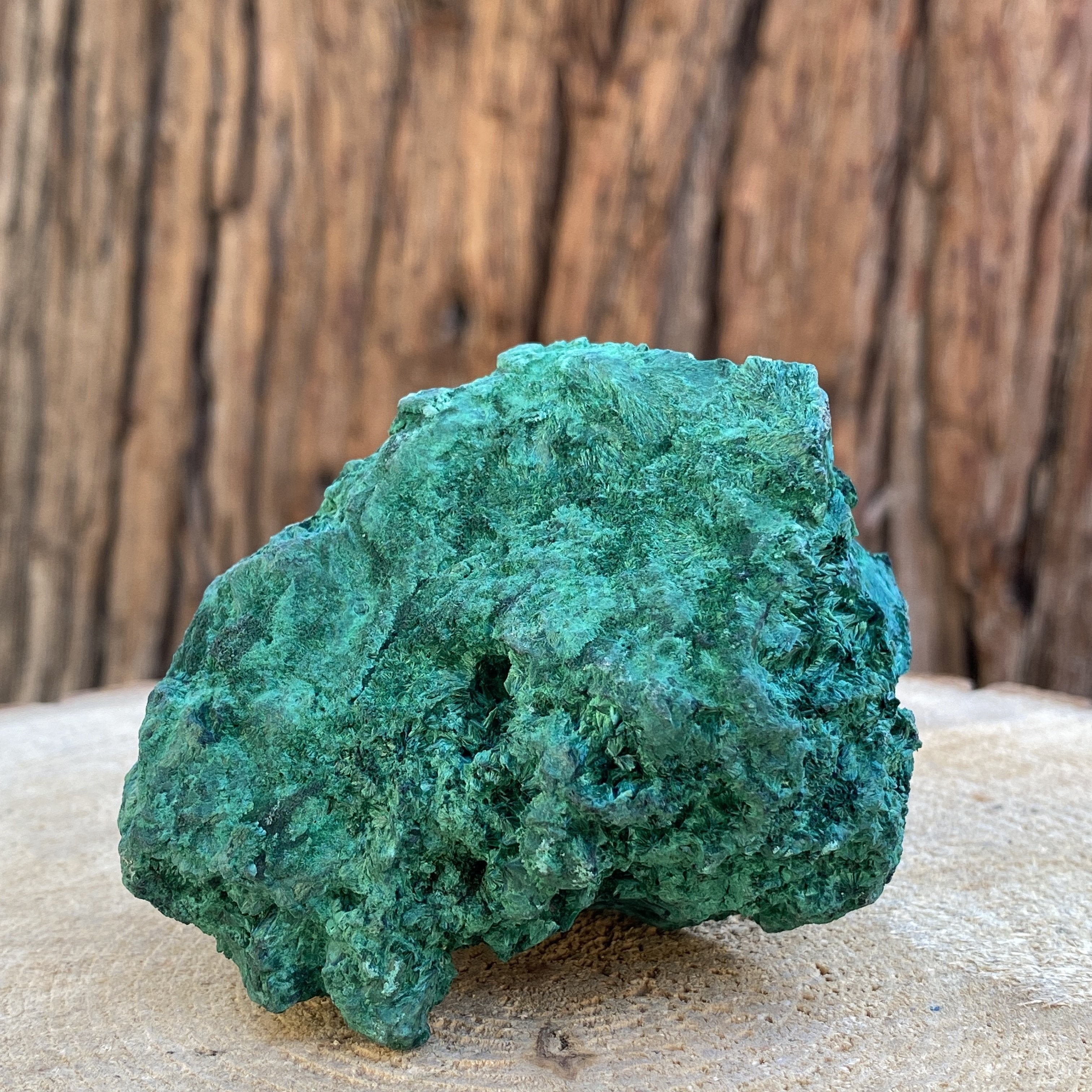 472g 8x7x6cm Green Shiny Malachite from Laos - Locco Decor