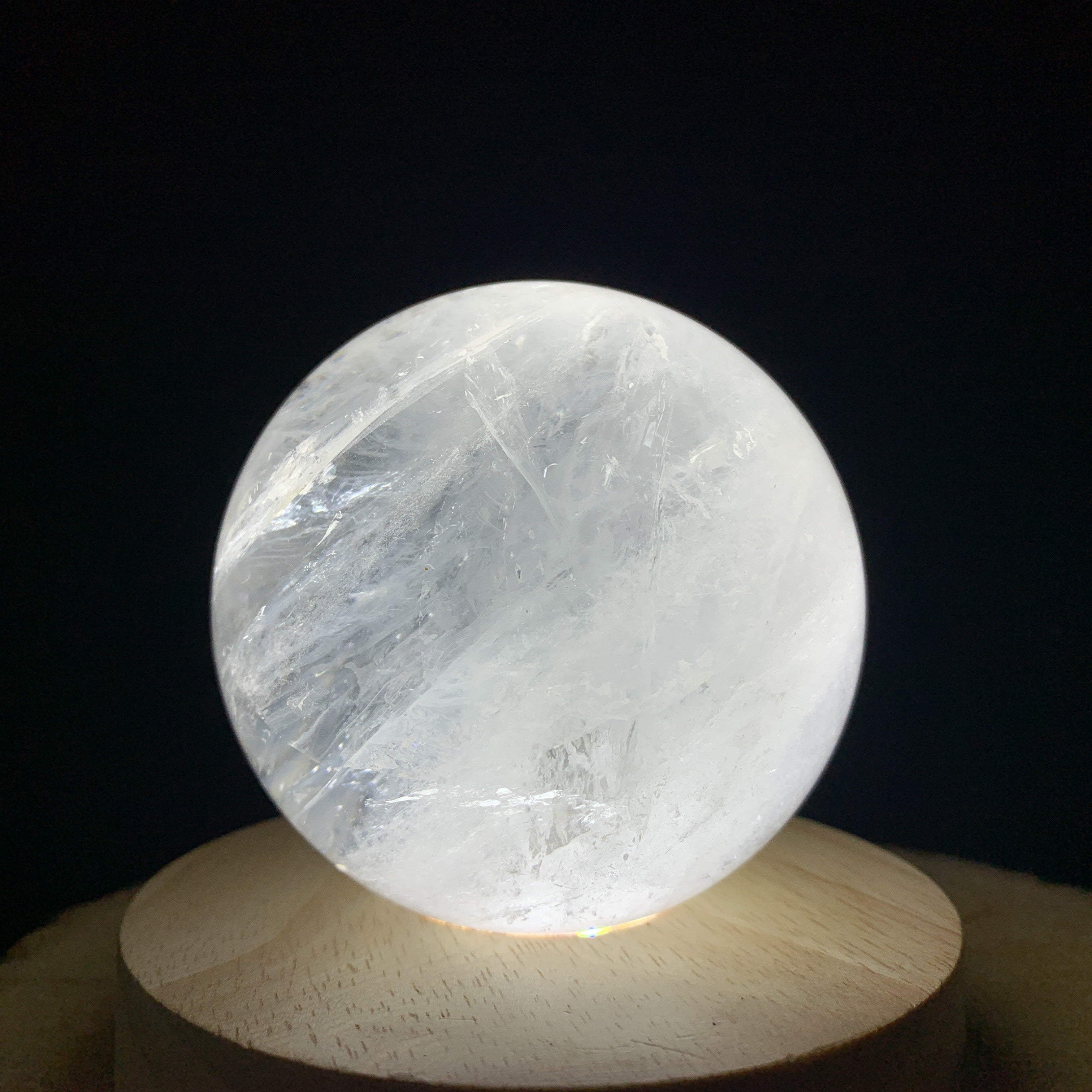 642g 7x7x7cm White Clear Quartz Sphere from China