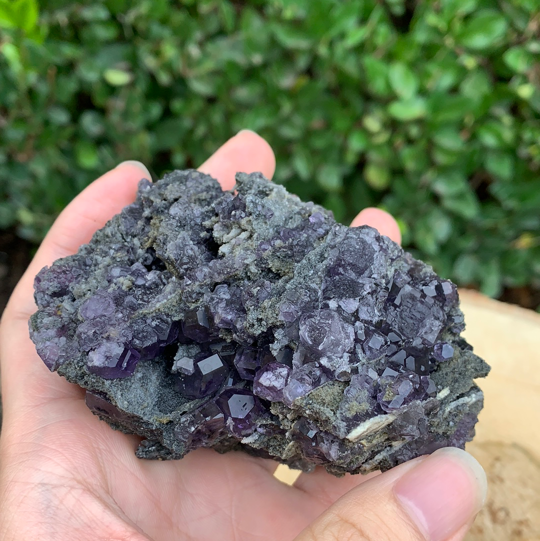 308g 11x7x6cm Purple Tanzanite Fluorite from China